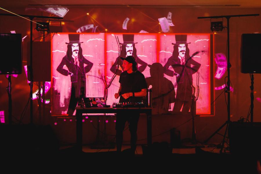 День рождение на вилле с видом на море в стиле «Покерный король»