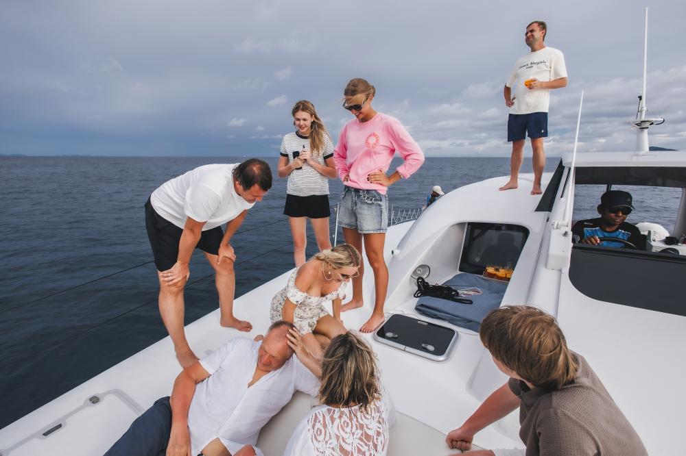 пара и гости