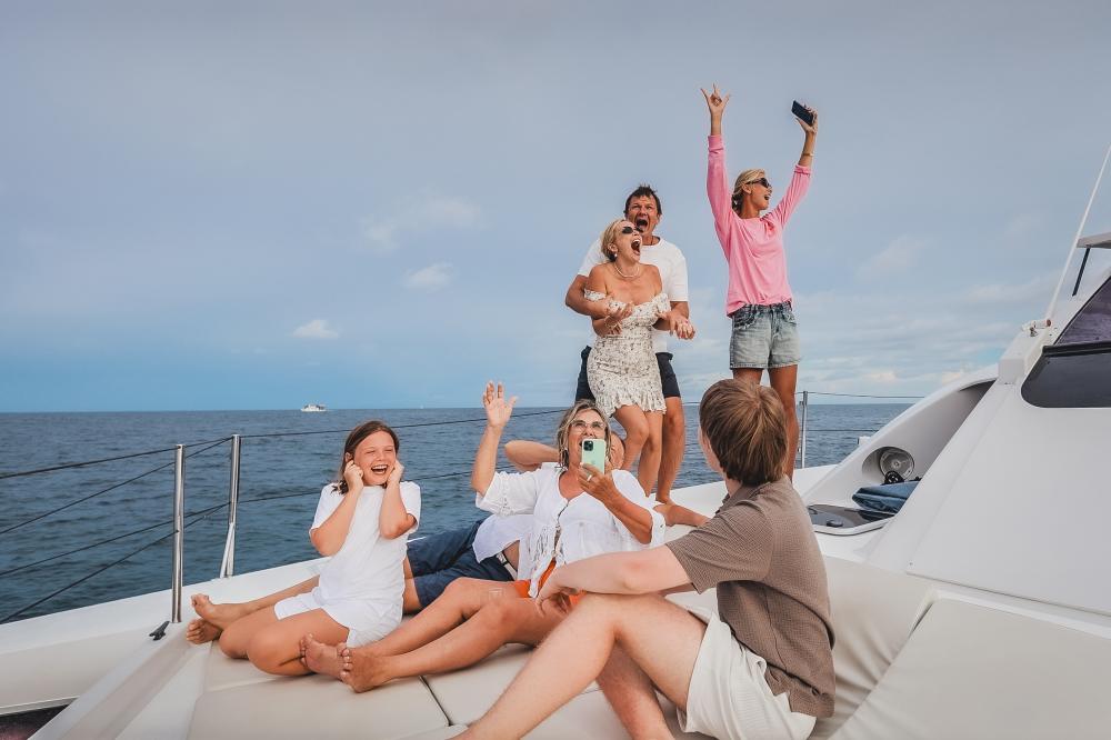 пара и гости