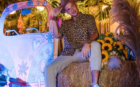 гость и фотозона 20