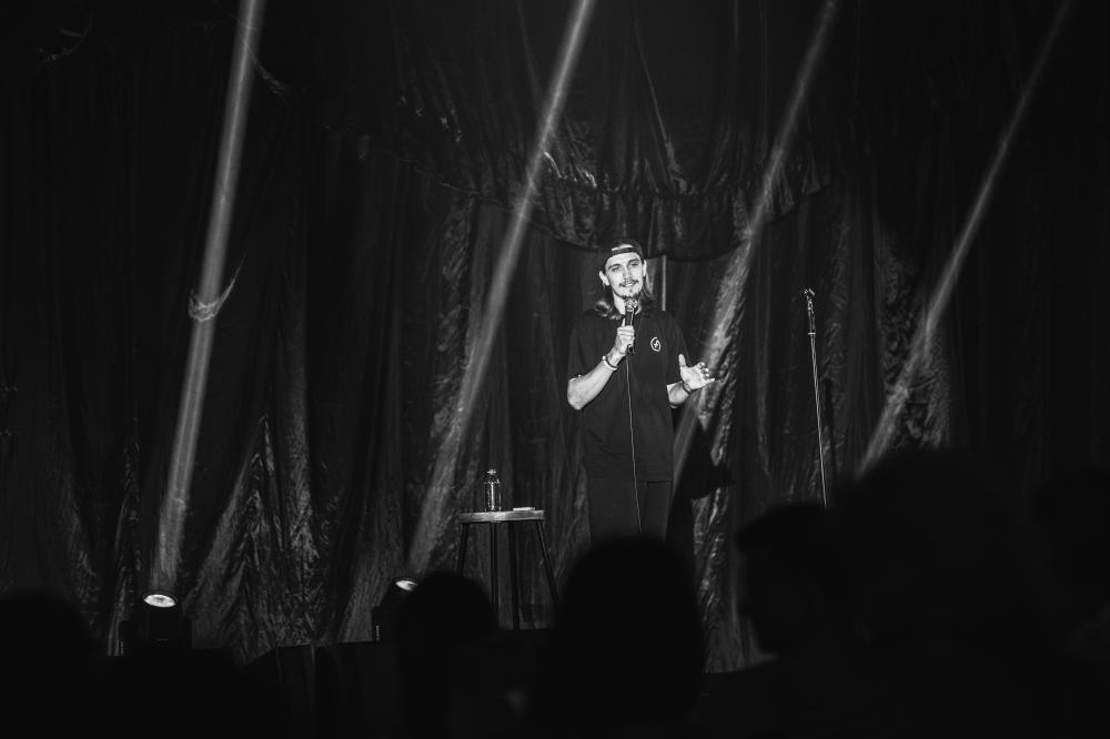 стендап комик