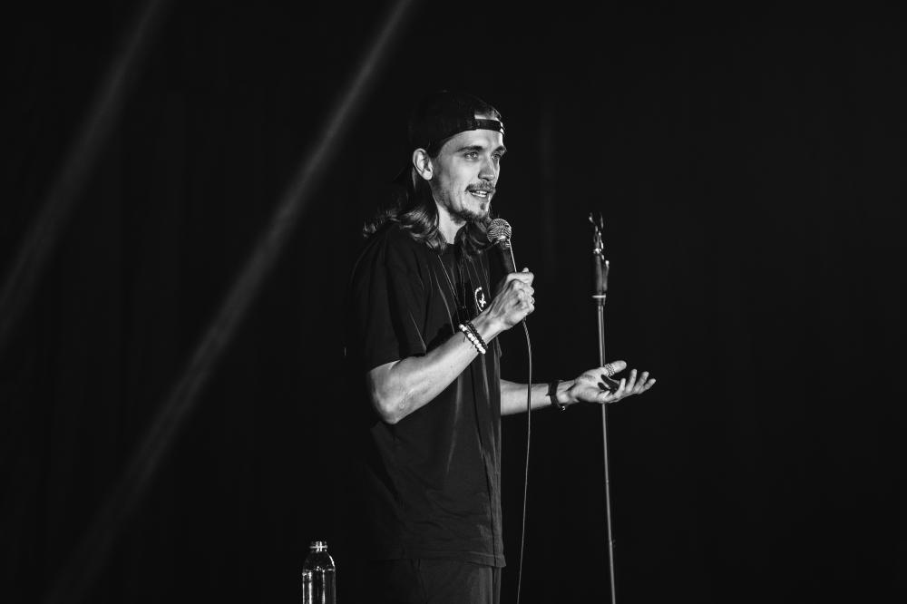 стендап комик