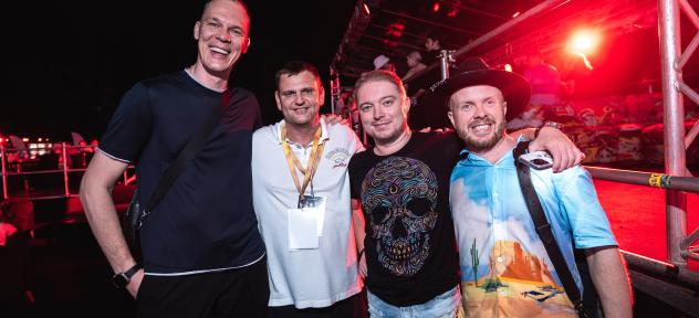 рабочий персонал 35