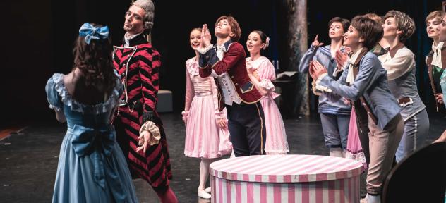 артисты на сцене 15