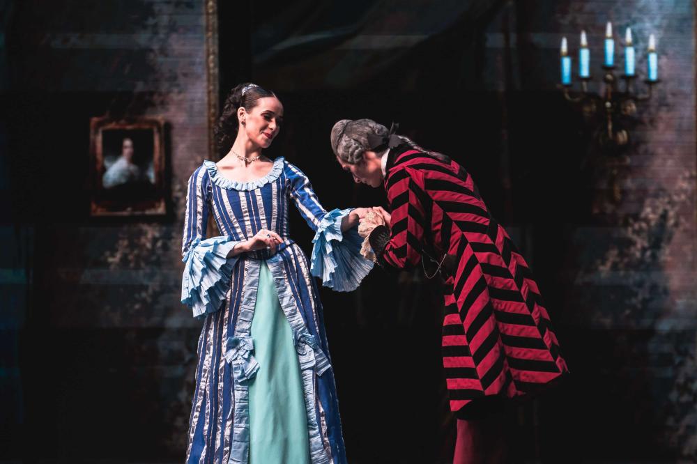 артисты на сцене