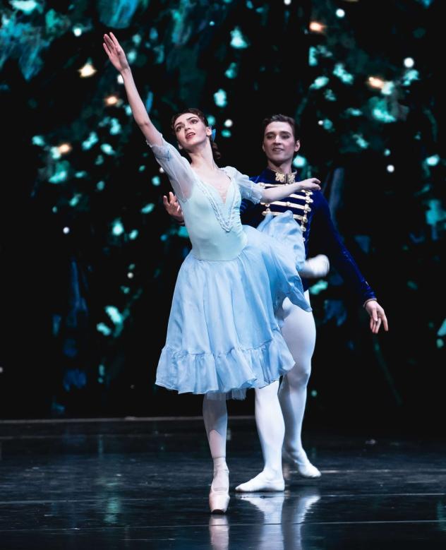 артисты на сцене 18