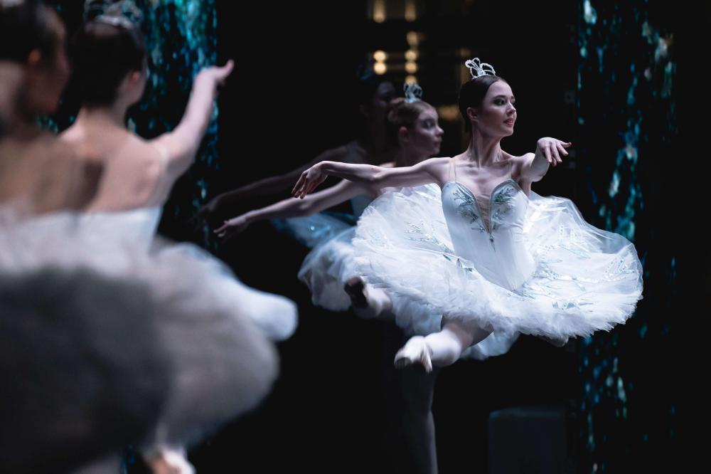 артисты на сцене