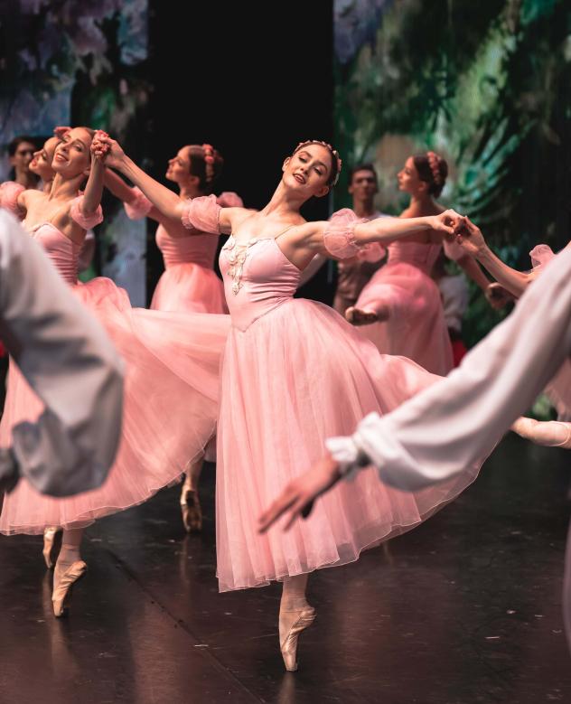 артисты на сцене 28