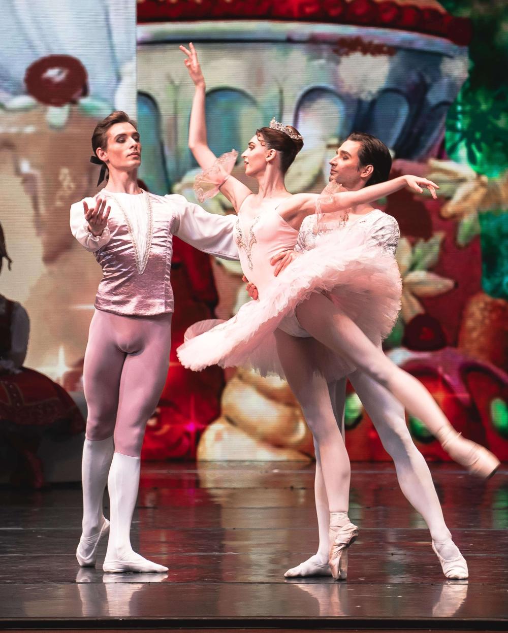 артисты на сцене