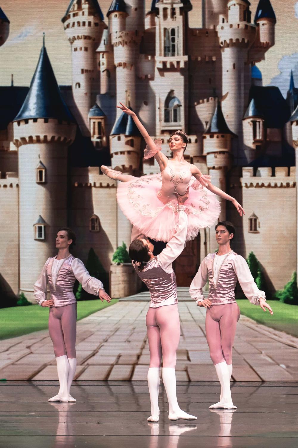 артисты на сцене