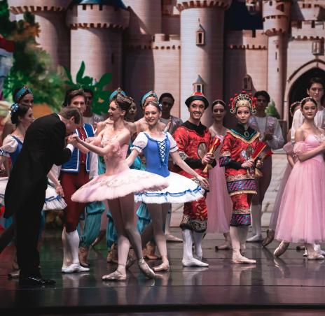 артисты на сцене 43