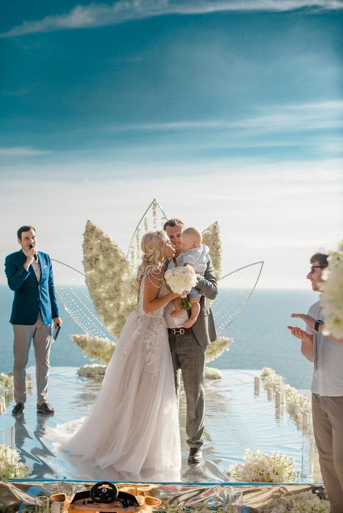 молодожены и декор