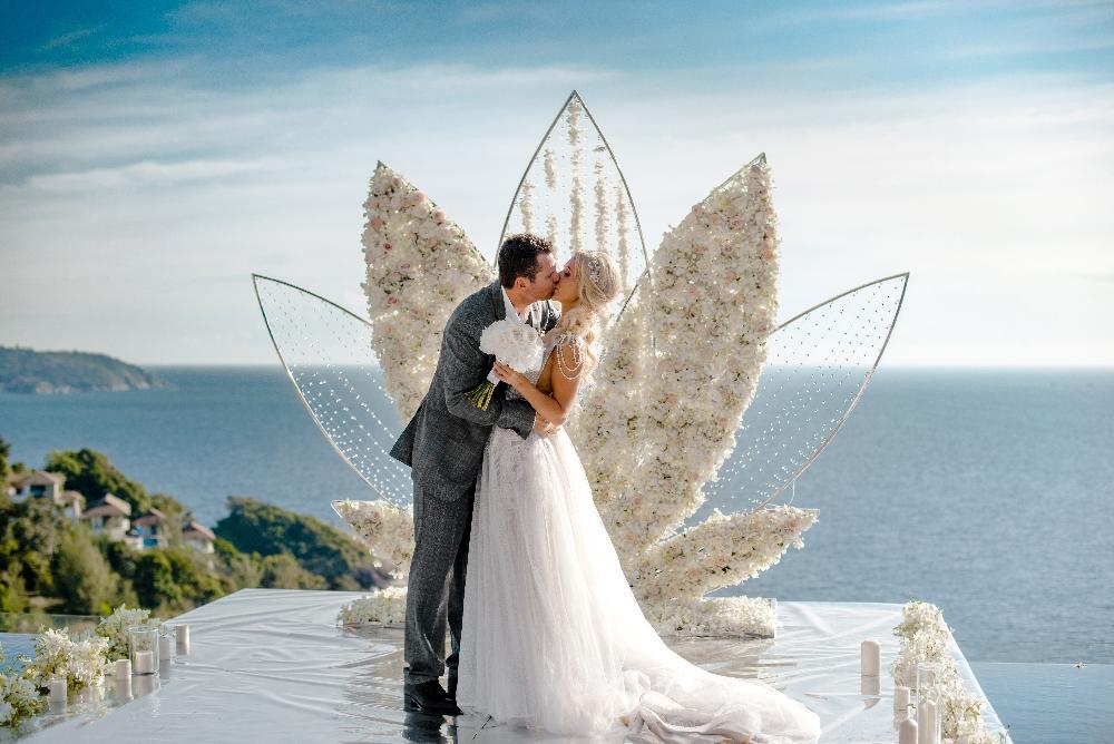 молодожены и декор