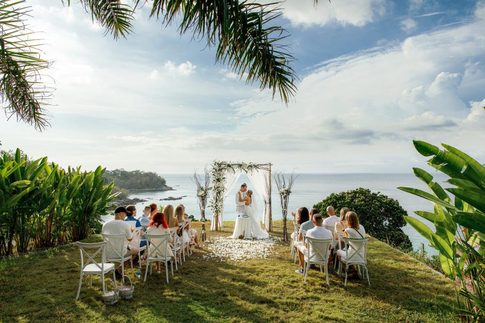 жених и невеста и декор