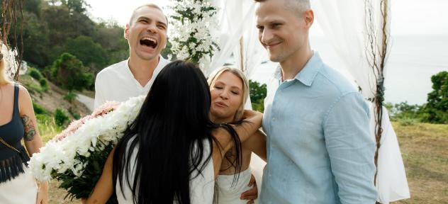 молодожены и гости 35