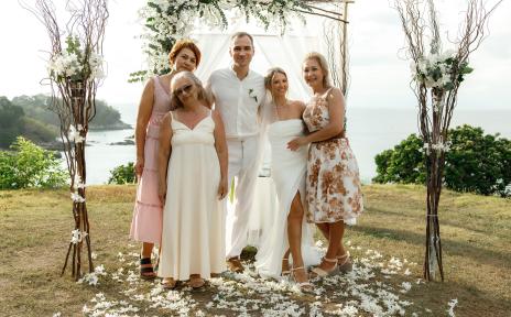 молодожены и гости 40