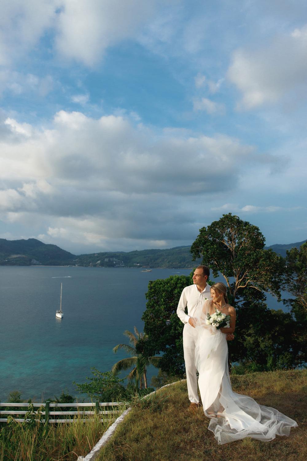 молодожены