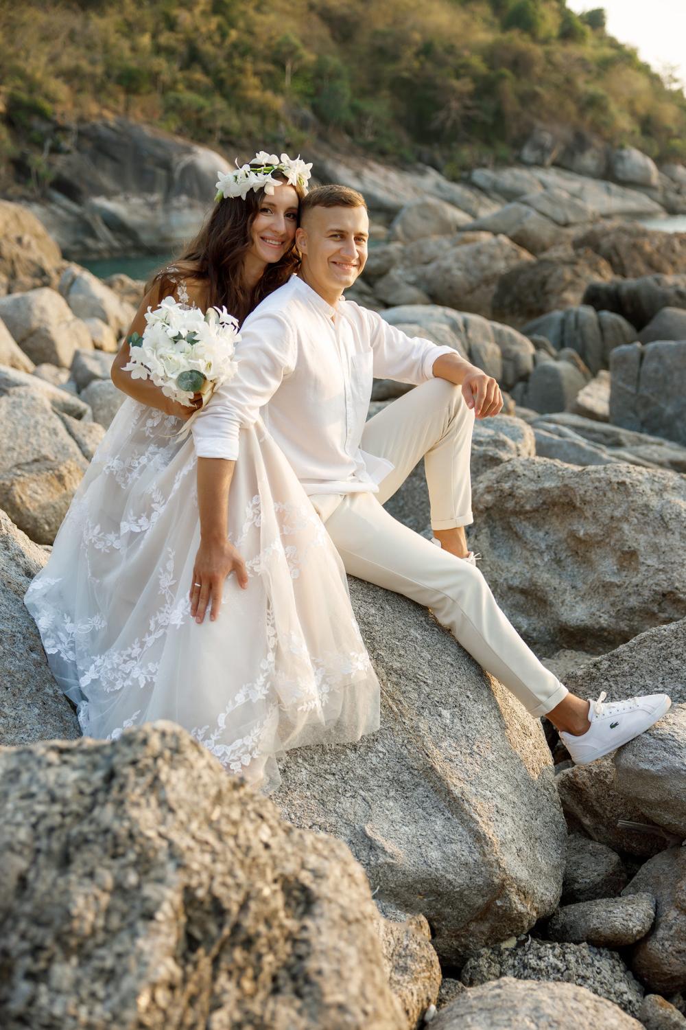 молодожены