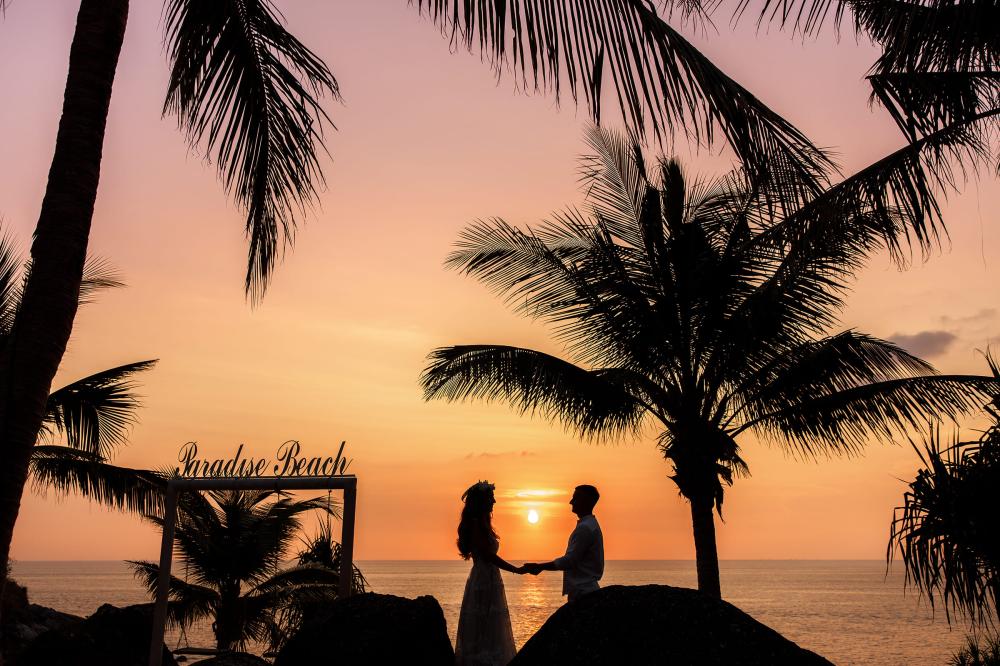 молодожены