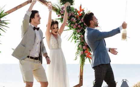 молодожены и гости 6