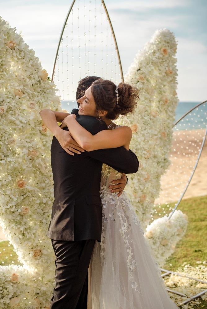 молодожены