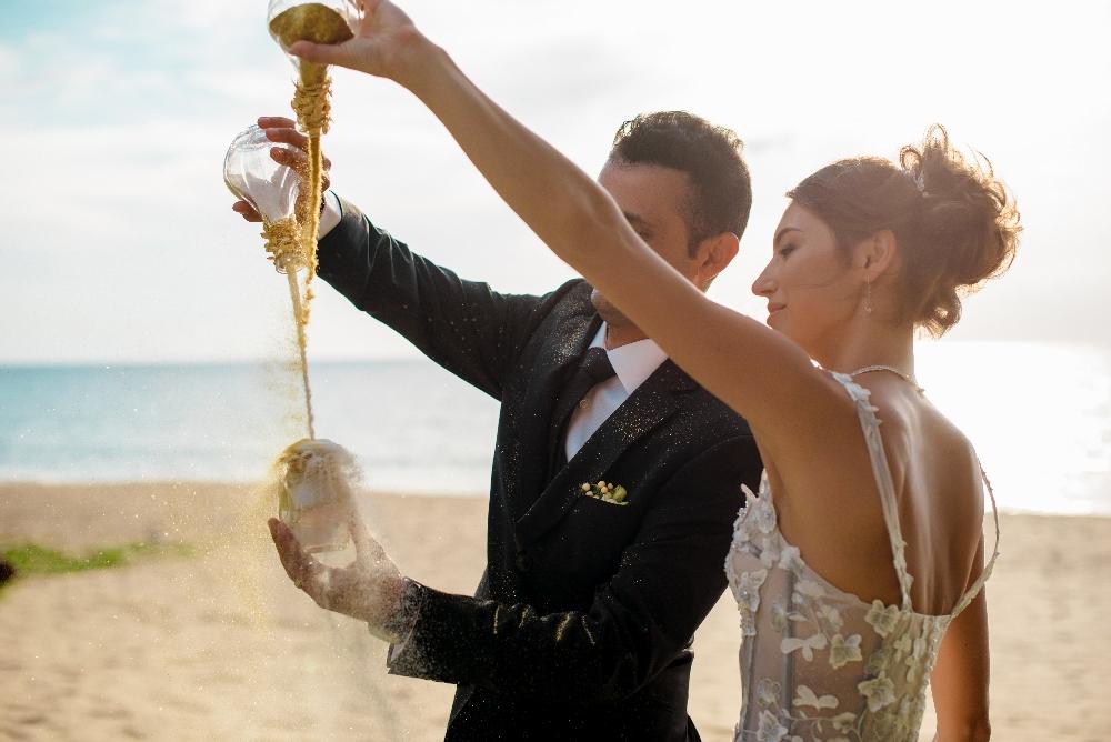 молодожены