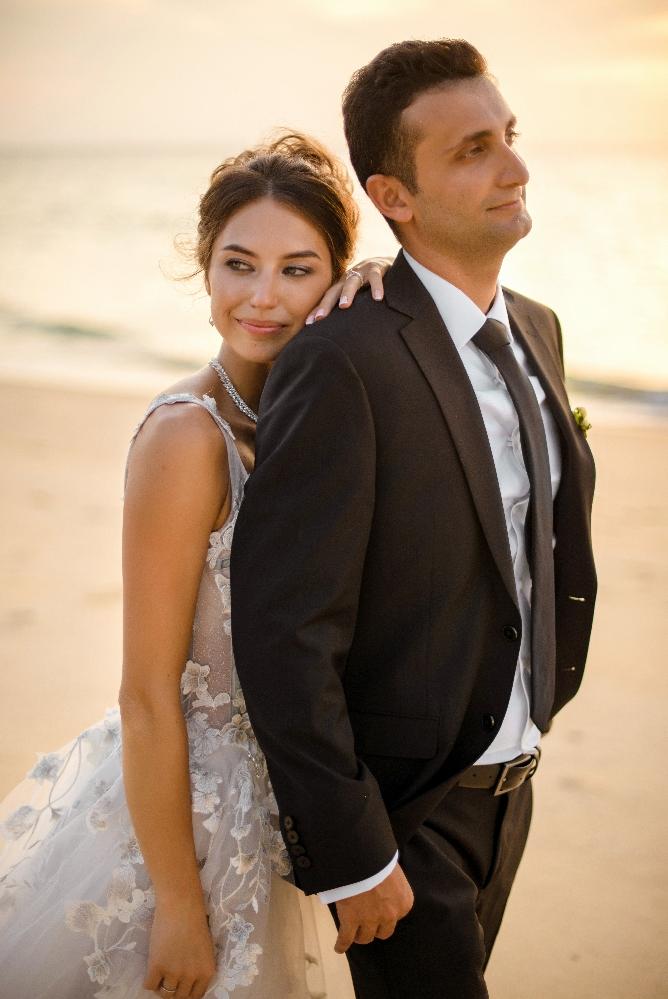 молодожены