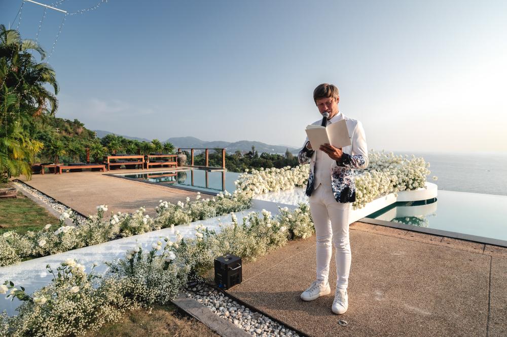 декор и ведущий