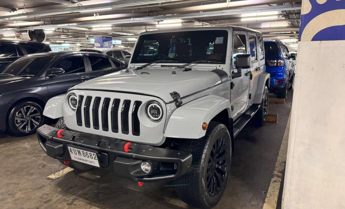 Jeep Wrangler Gray
