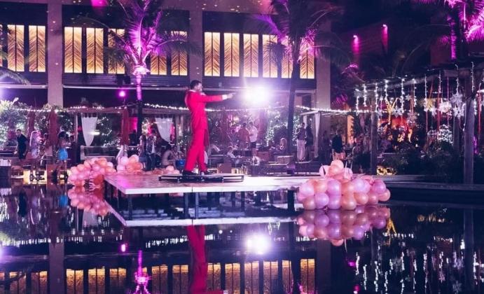 Beach club в районе пляжа Камала