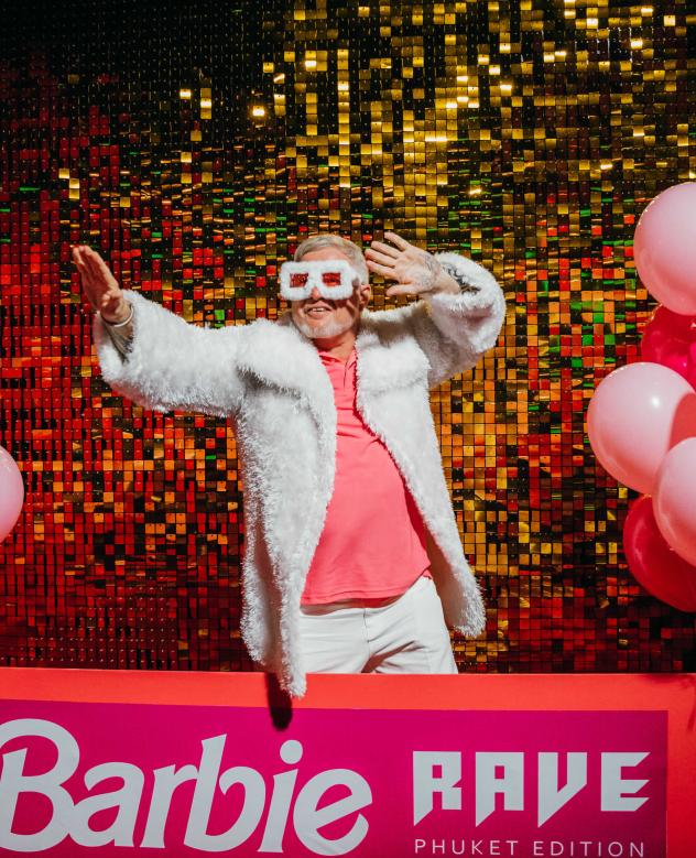 гость и фотозона 28