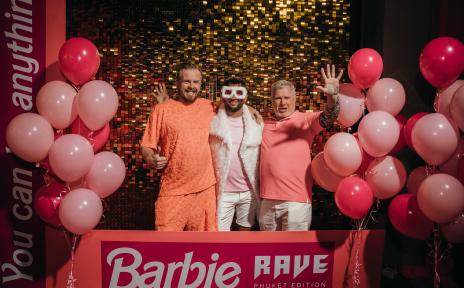 гости и фотозона 12