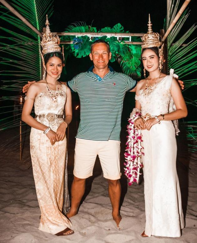 гость и фотозона 38