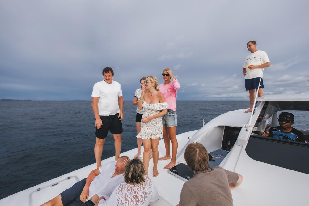 пара и гости