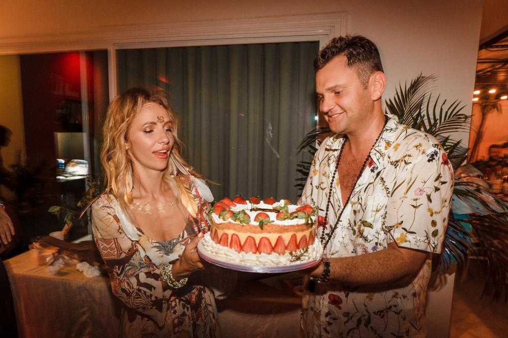 гости и торт