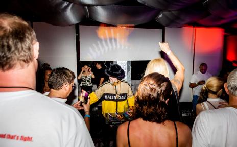 гости и диджей 14