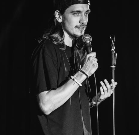 стендап комик 27