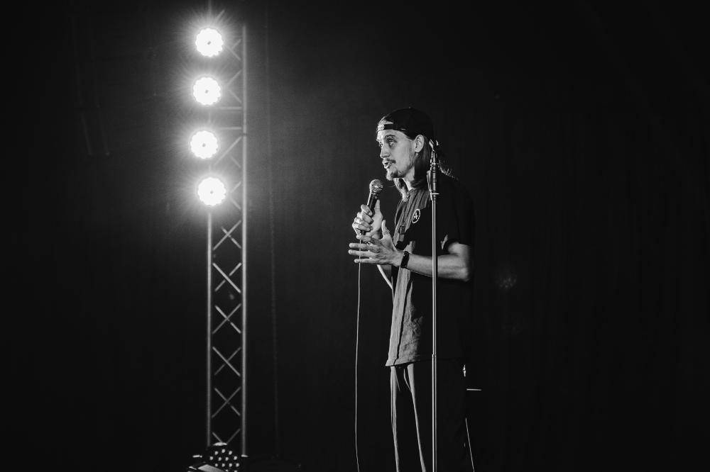 стендап комик