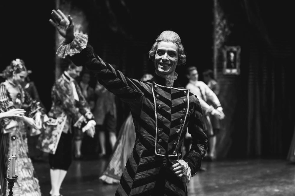 артисты на сцене