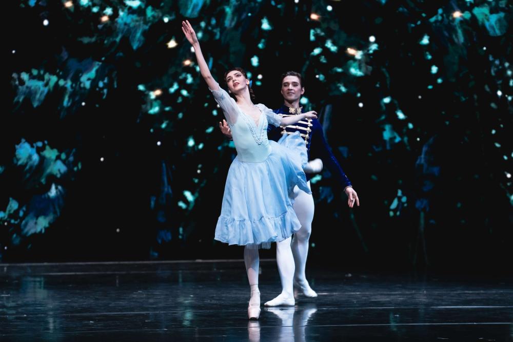 артисты на сцене