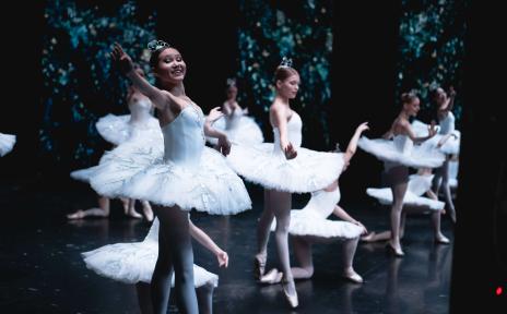 артисты на сцене 20