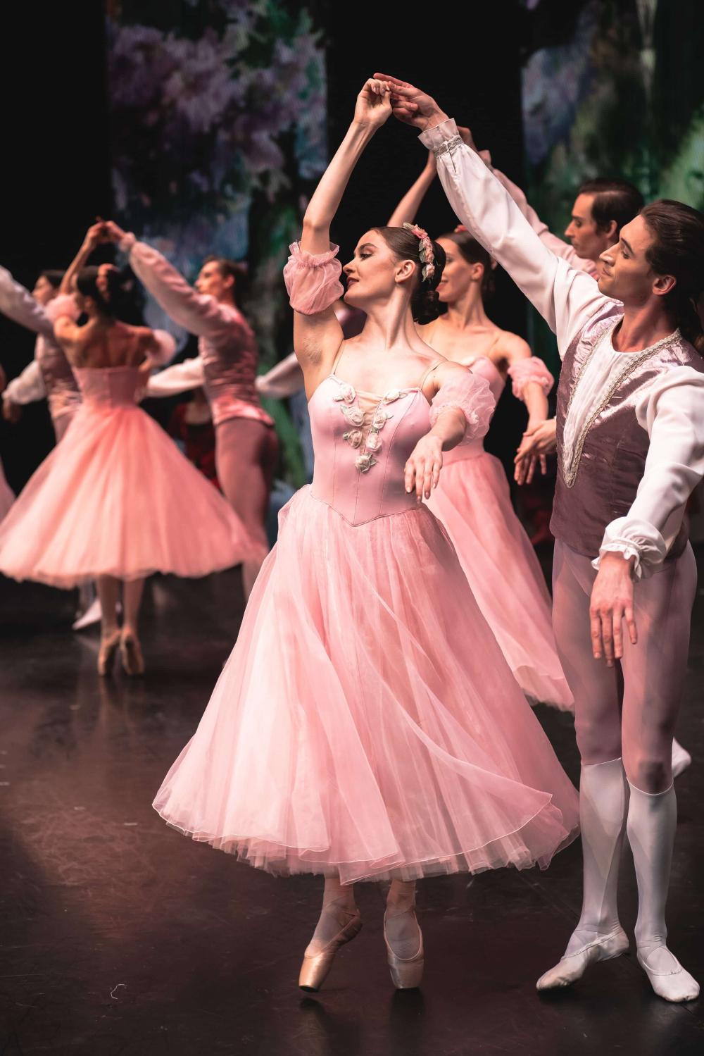 артисты на сцене