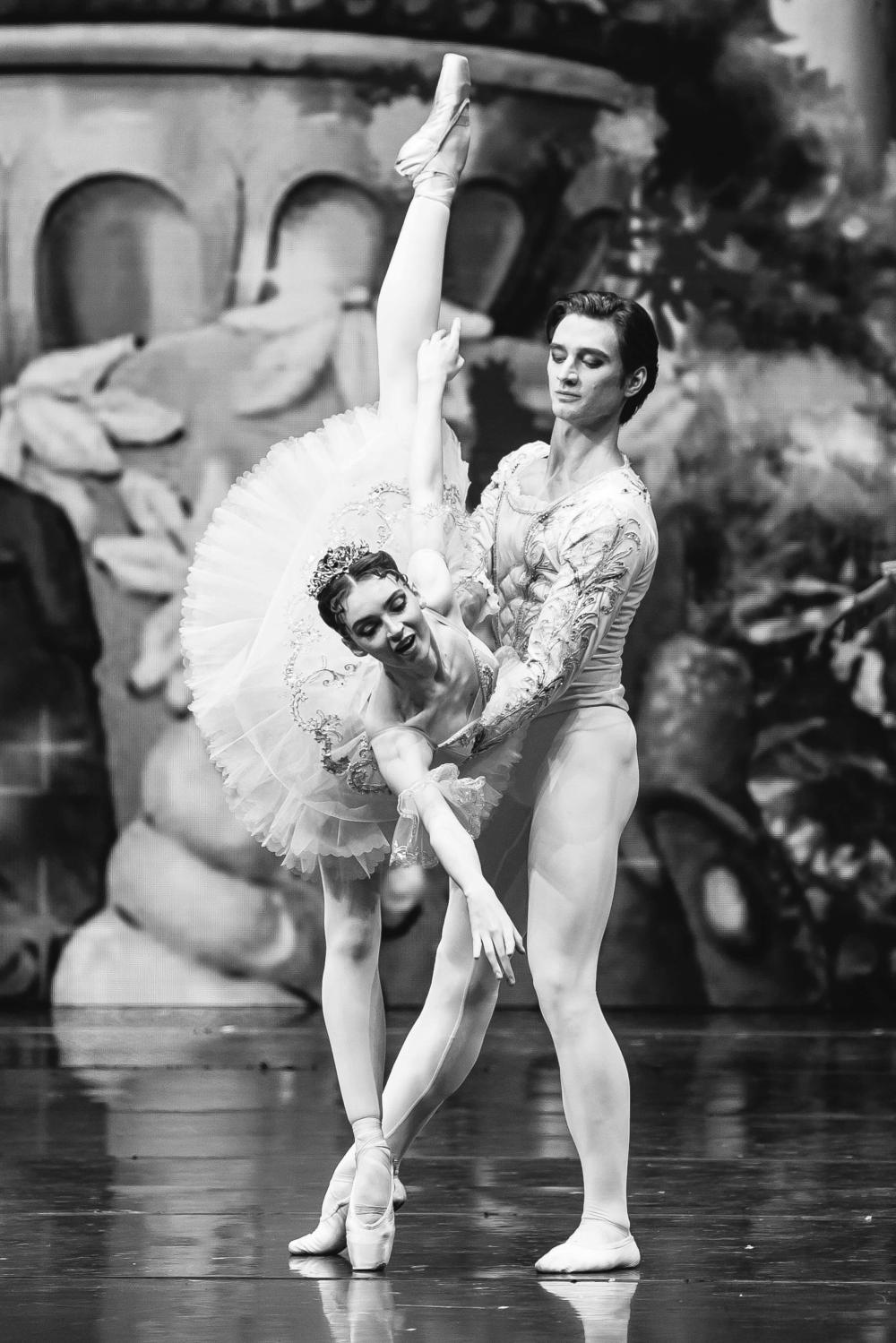 артисты на сцене