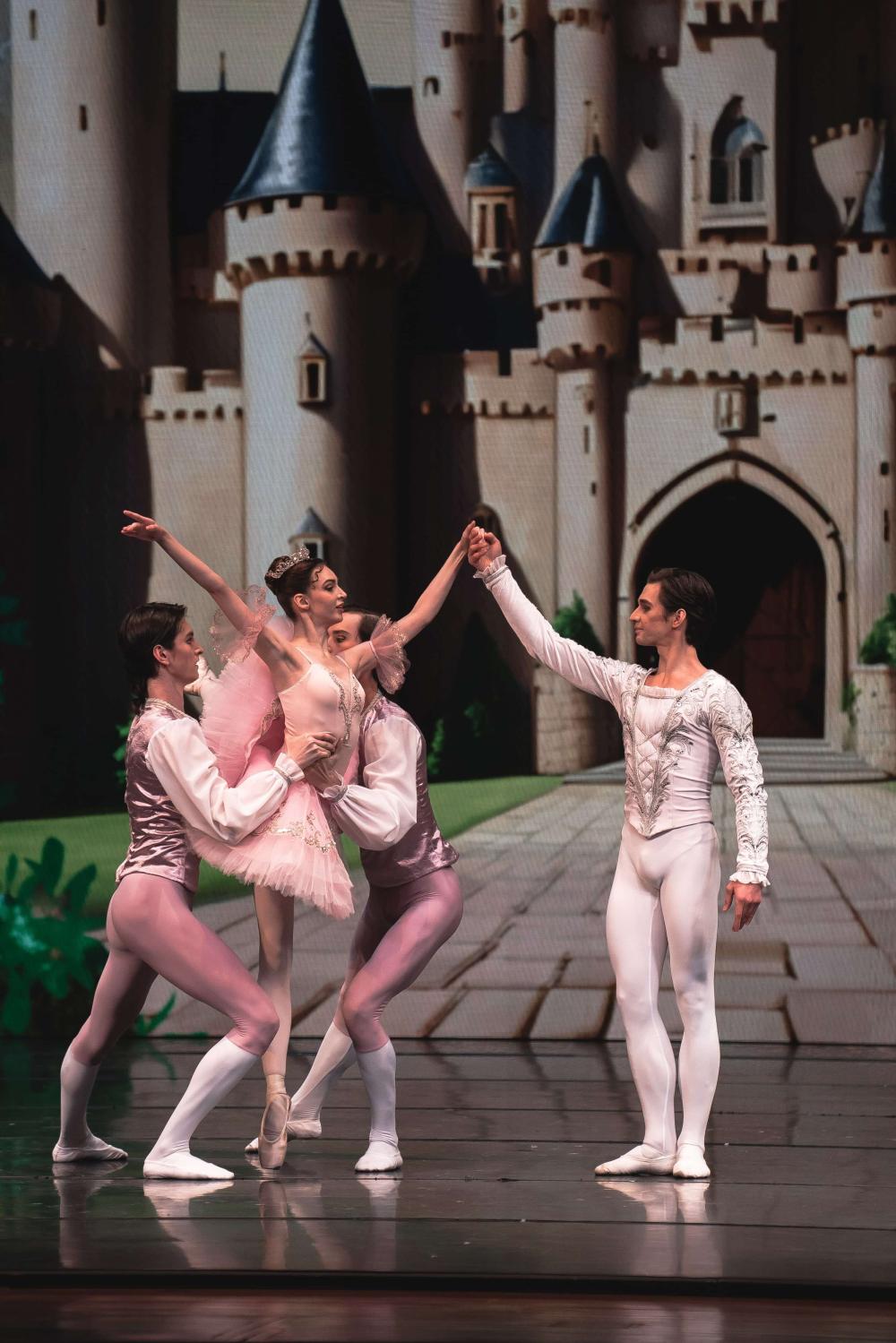 артисты на сцене