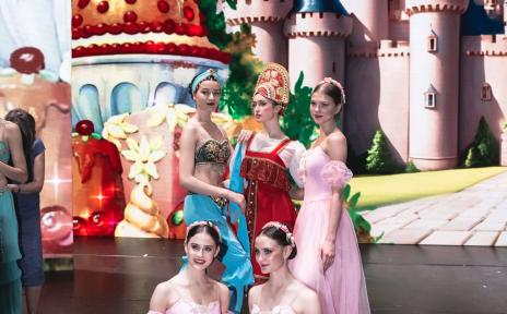 артисты на сцене 46