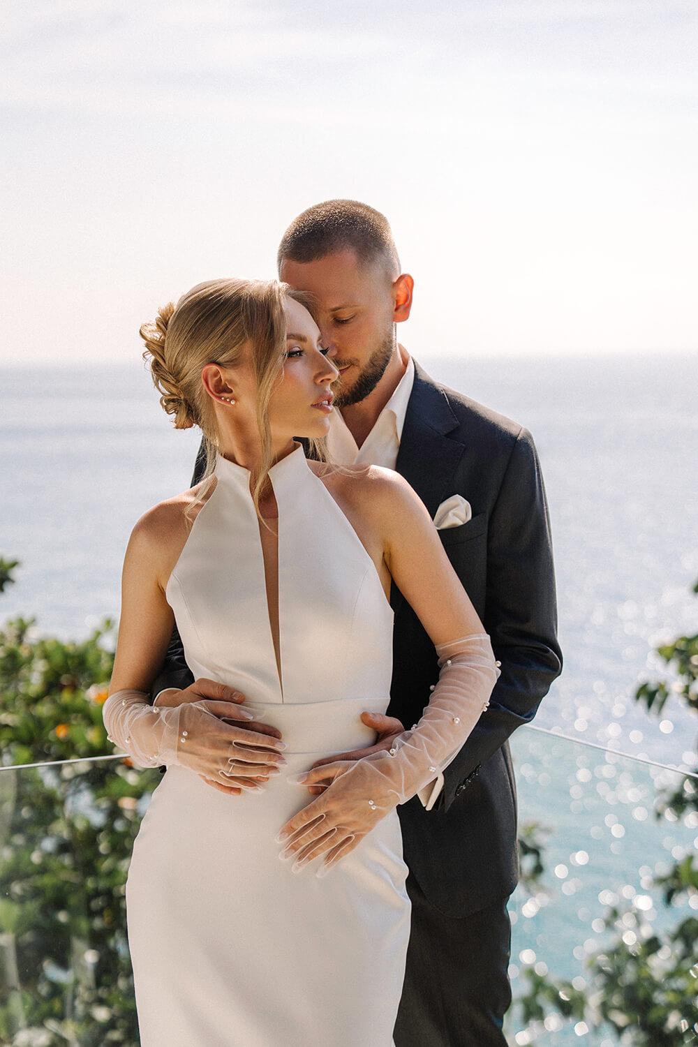молодожены