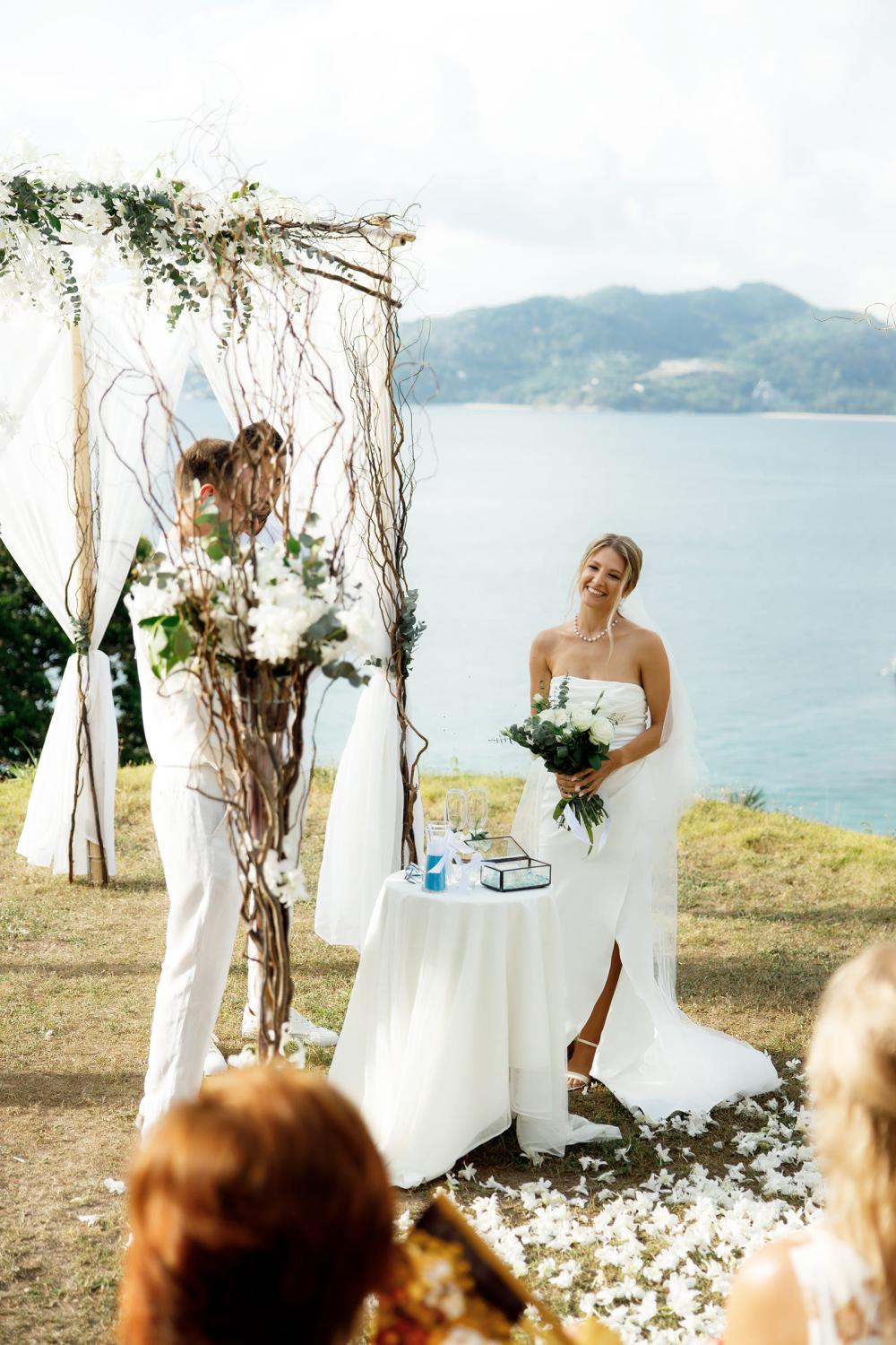 жених и невеста и декор