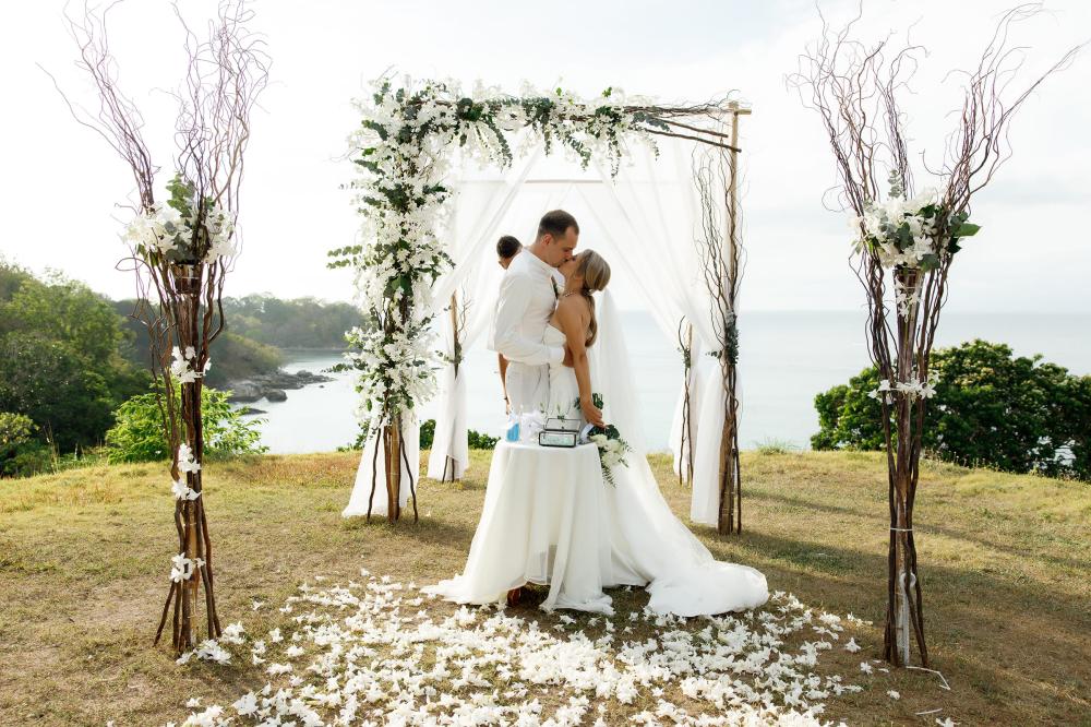 жених и невеста и декор