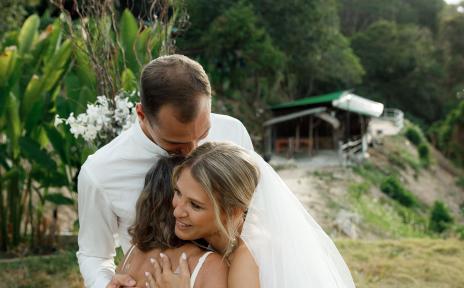 молодожены и гости 32