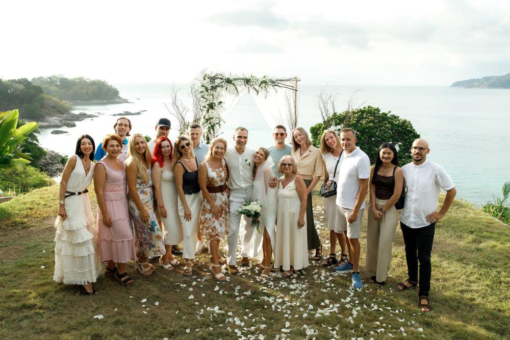 молодожены и гости